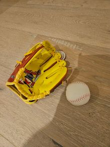 Kids Baseball ad Glove