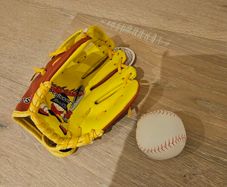 Kids Baseball ad Glove