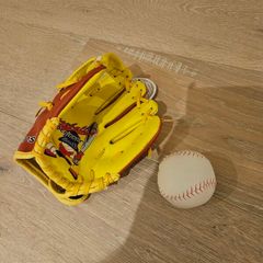 Kids Baseball ad Glove