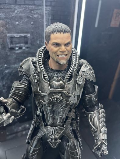 Hot Toys General Zod