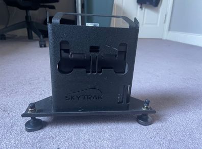 Skytrak Launch monitor/ Golf simulator