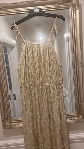 Absolutely stunning gold dress