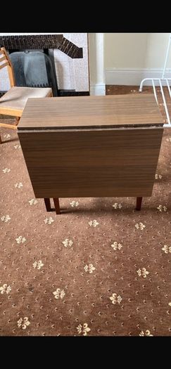 Drop leaf table