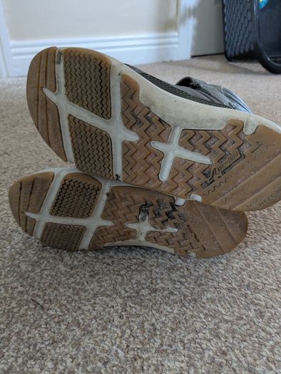 Kids hiking boots