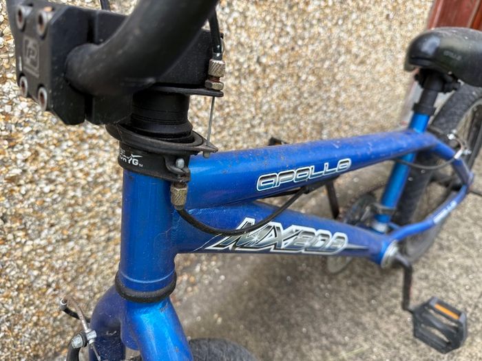 Retro Apollo MX20.2 BMX with Full Stunt Pegs