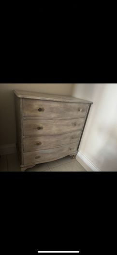 chest of drawers