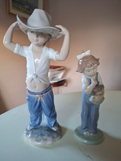 Porcelain - Nao  / Lladro Figurines X 2