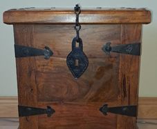 Wooden Storage Thin Chest