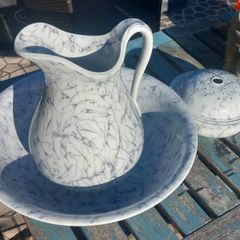 Minton blue and white marble style jug, bowl and sponge and soap dish. D18