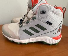 Boots Adidas for kids,size 2 UK(34 eu),used ones!Nice and clean,ready to use