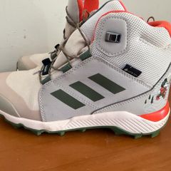 Boots Adidas for kids,size 2 UK(34 eu),used ones!Nice and clean,ready to use