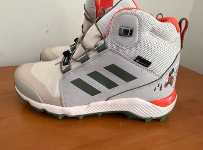 Boots Adidas for kids,size 2 UK(34 eu),used ones!Nice and clean,ready to use