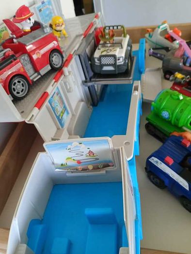 Paw Patrol Transporter Truck  Vehicles & Figures Bundle