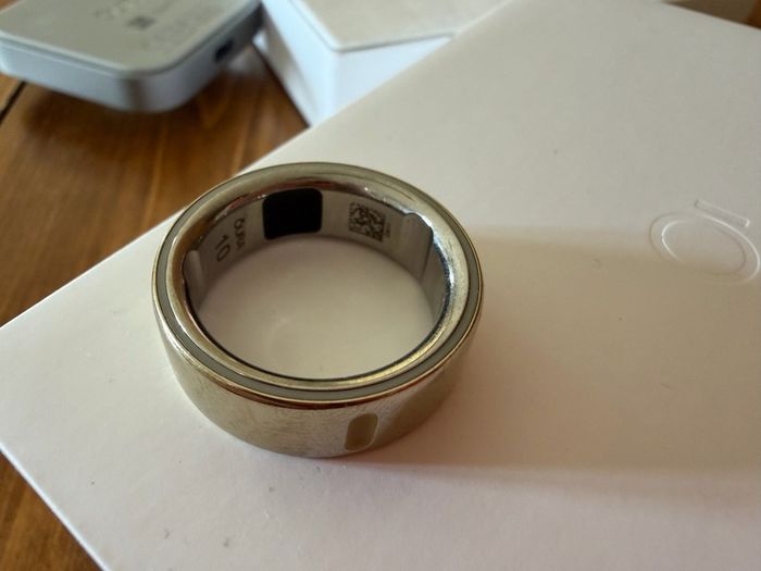 Oura ring 4 size 10 Gold