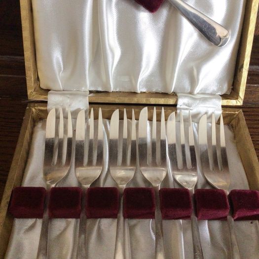 Vintage Boxed pastry forks with server