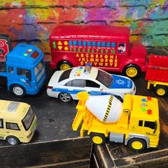6 x Battery powered toy cars with lights and sounds