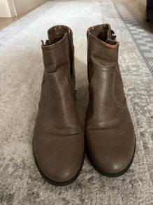 2 women shoes