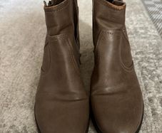 2 women shoes