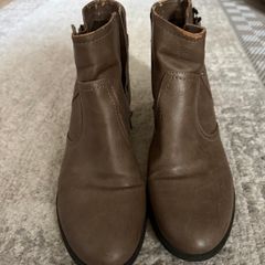 2 women shoes
