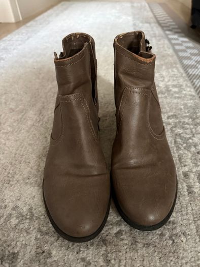2 women shoes