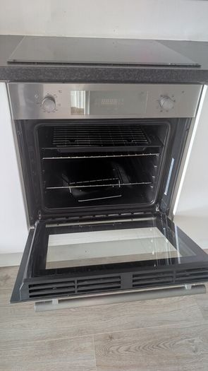 Hoover Oven and Electric Siemens Hob