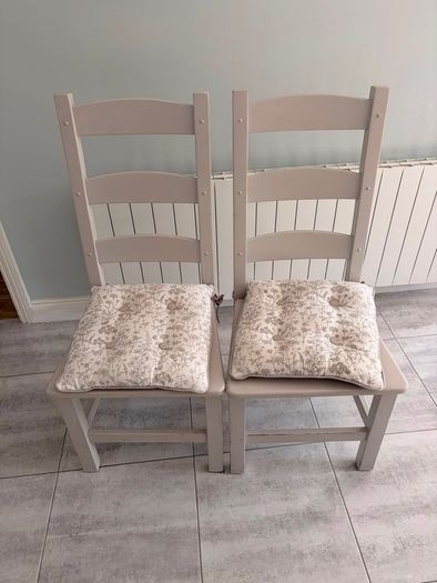 Table & Chairs