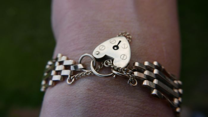 Vintage Gold 375 Bangle Bracelet Heart Locket 9 Ct Gold 15,0g