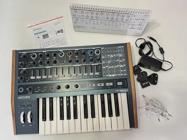 Arturia Minibrute 2