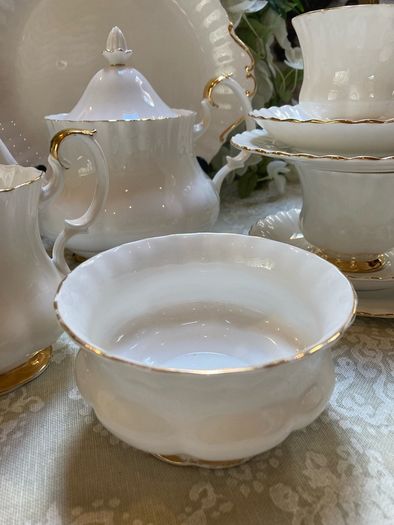 Royal Albert "Val D'or " tea set