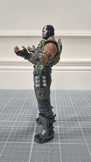 DC Collectibles Batman Arkham origins Bane action figure (2013)
