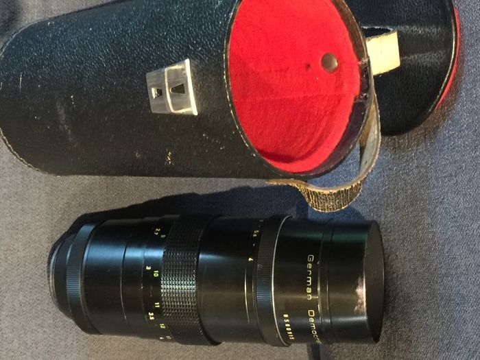 Vintage lens Pentacon 200 mm, f.4. Bokeh monster.