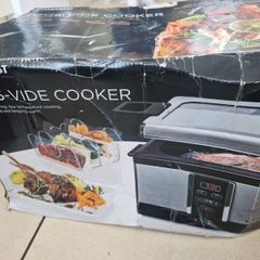 Sous vide cooker