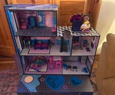 LOL Surprise House and furniture.