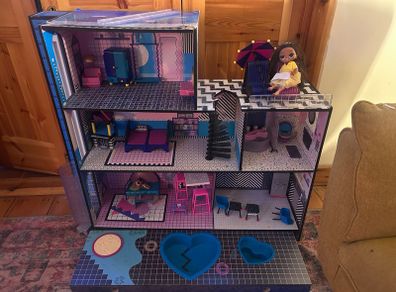 LOL Surprise House and furniture.