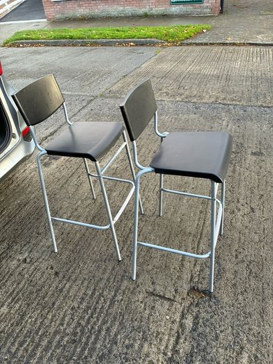 2 High Stools