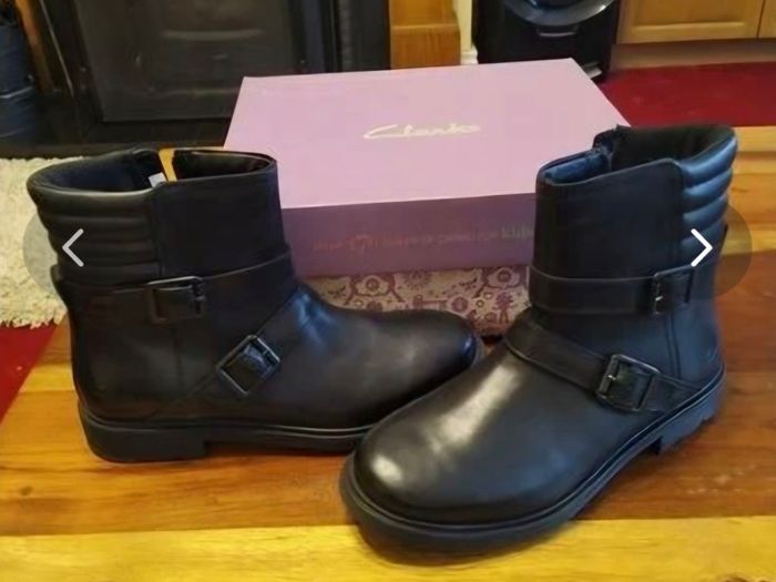 Clarks Ines Dot jnr Black leather Girls boots 33 New with tags