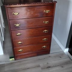 chest of drawers