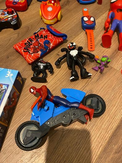 bundle of spiderman toys
