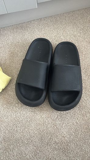Yellow Zara shorts with free sliders