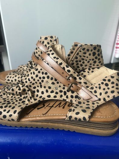 Blowfish Malibu size 5 sandals