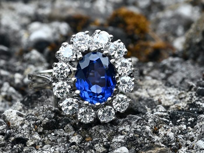 Vintage 1970/80s Sapphire & Diamond Ring