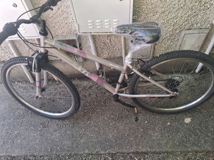 Ladies Bike 26"Wheelsw.FrontSusp.+2MountainB.+ 1VintageB.VeryGoodCondition