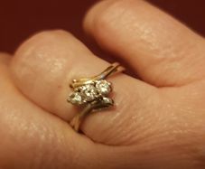 9 ct gold ring