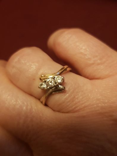 9 ct gold ring