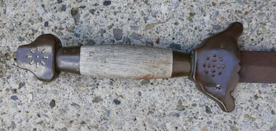 Antique Old Chinese  Sword, Engraved Dragon (FILM EXHIBIT or SOUVENIR) flexible sword tip
