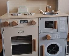 kids wooden kitchen