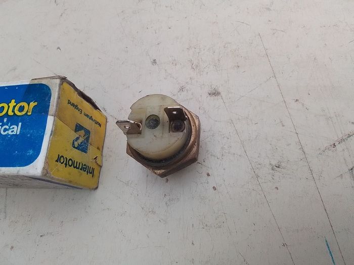 Renault Radiator Fan Switch.