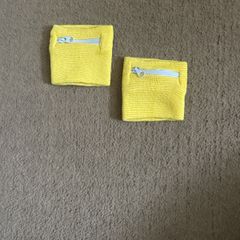 2x wrist pockets