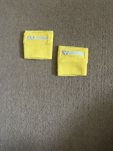 2x wrist pockets