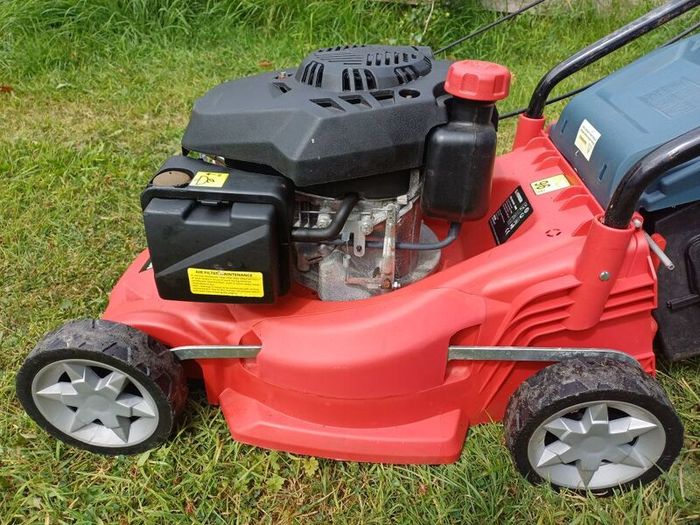 Sovereygn petrol lawn mower